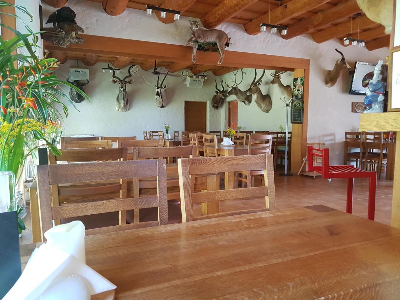 Tīreļi Aitinlauvas酒店 外观 照片